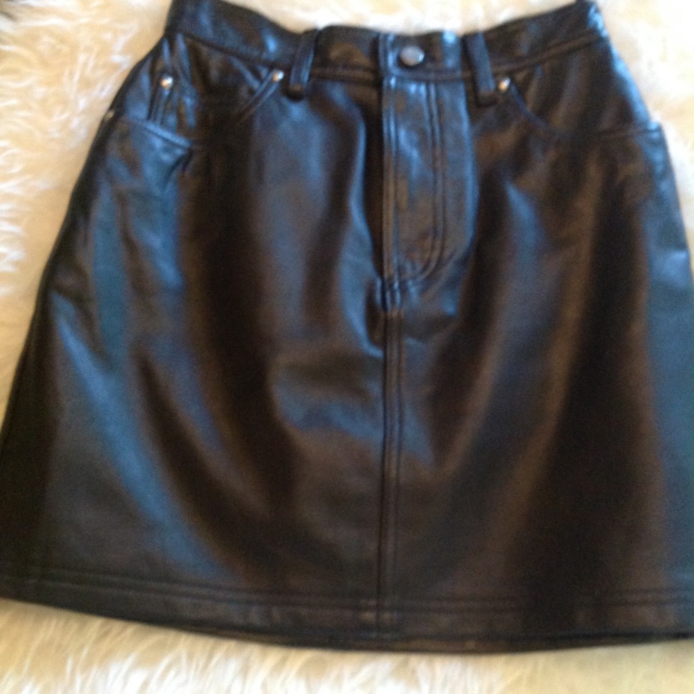 Vintage leather mini skirt!